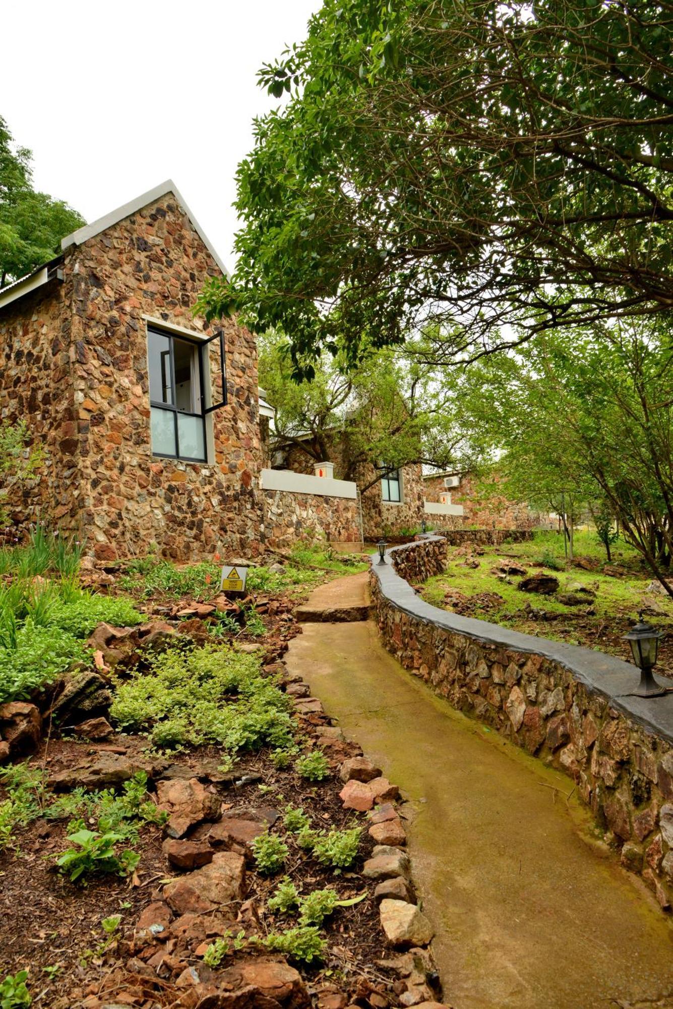 Thanda Manzi Country Hotel Centurion Buitenkant foto